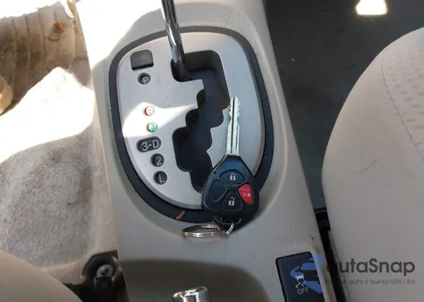 2010 Toyota Yaris z USA, uszkodzony, nr VIN JTDBT4K39A1364394